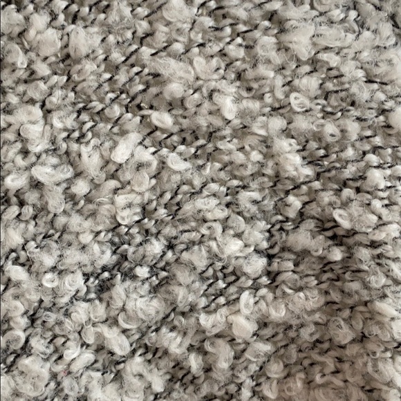 Cross Over Sweater - Picture 4 of 4